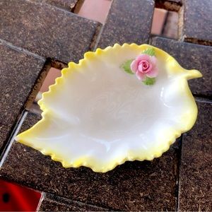 VINTAGE ENGLISH DENTON BONE CHINA LEAF SHAPE SMALL DISH RAISED FLOWER